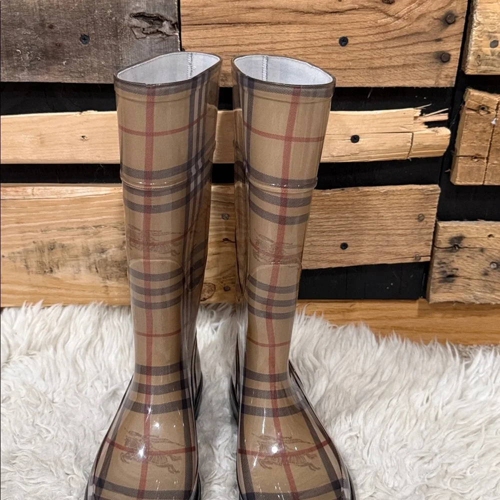 Burberry Women Rain Boots Size 35 
Haymarket Check Nova Rubber
Multicolor‎ Brown - Picture 7 of 10